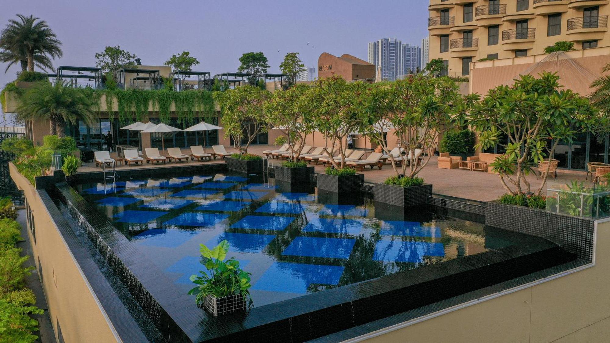 Sun & Moon, Riverside Hotel Phnom Penh Extérieur photo