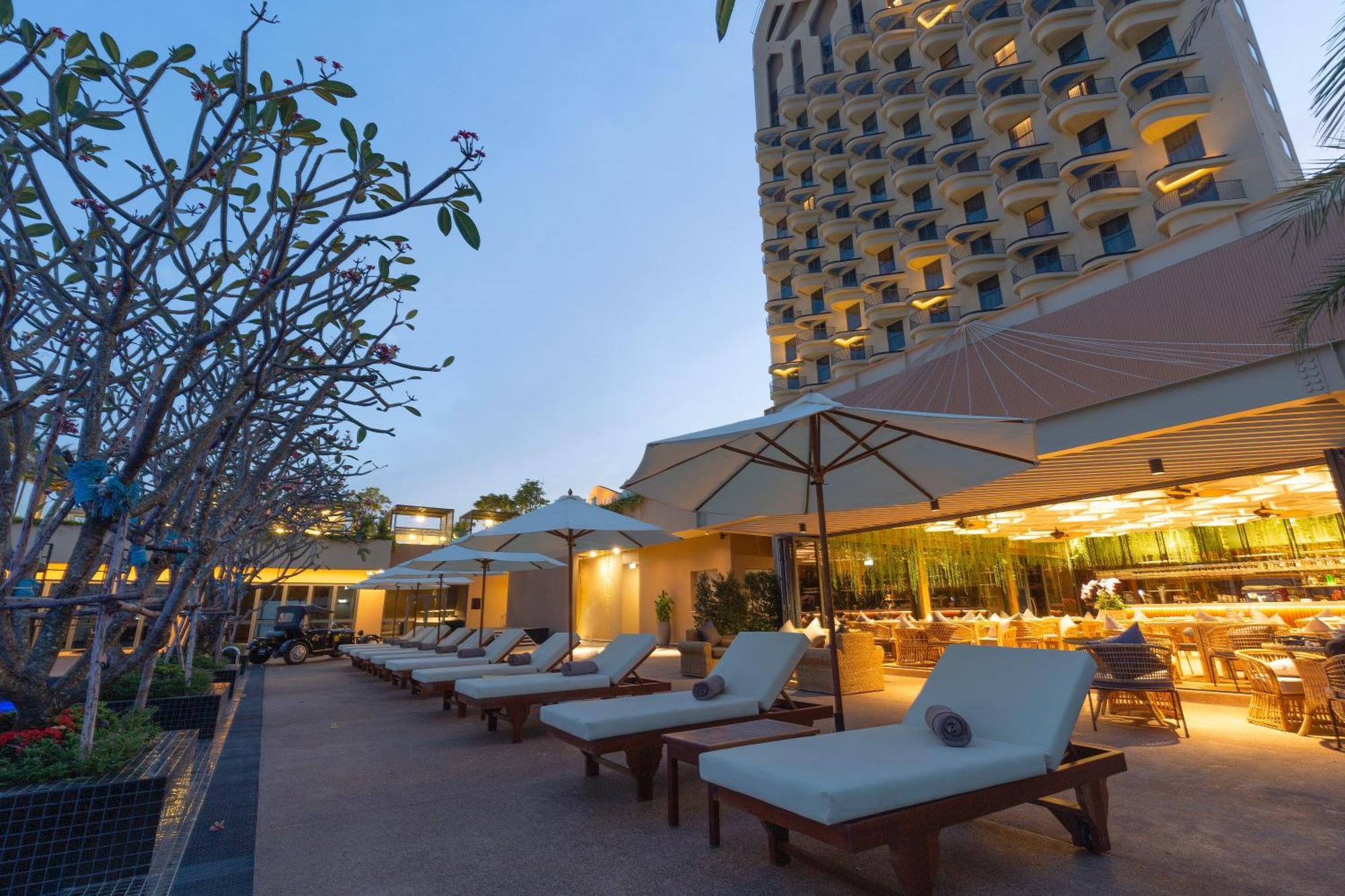 Sun & Moon, Riverside Hotel Phnom Penh Extérieur photo