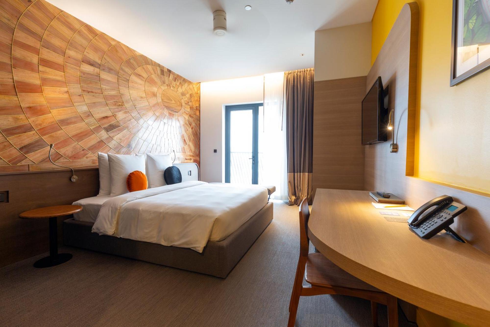Sun & Moon, Riverside Hotel Phnom Penh Extérieur photo