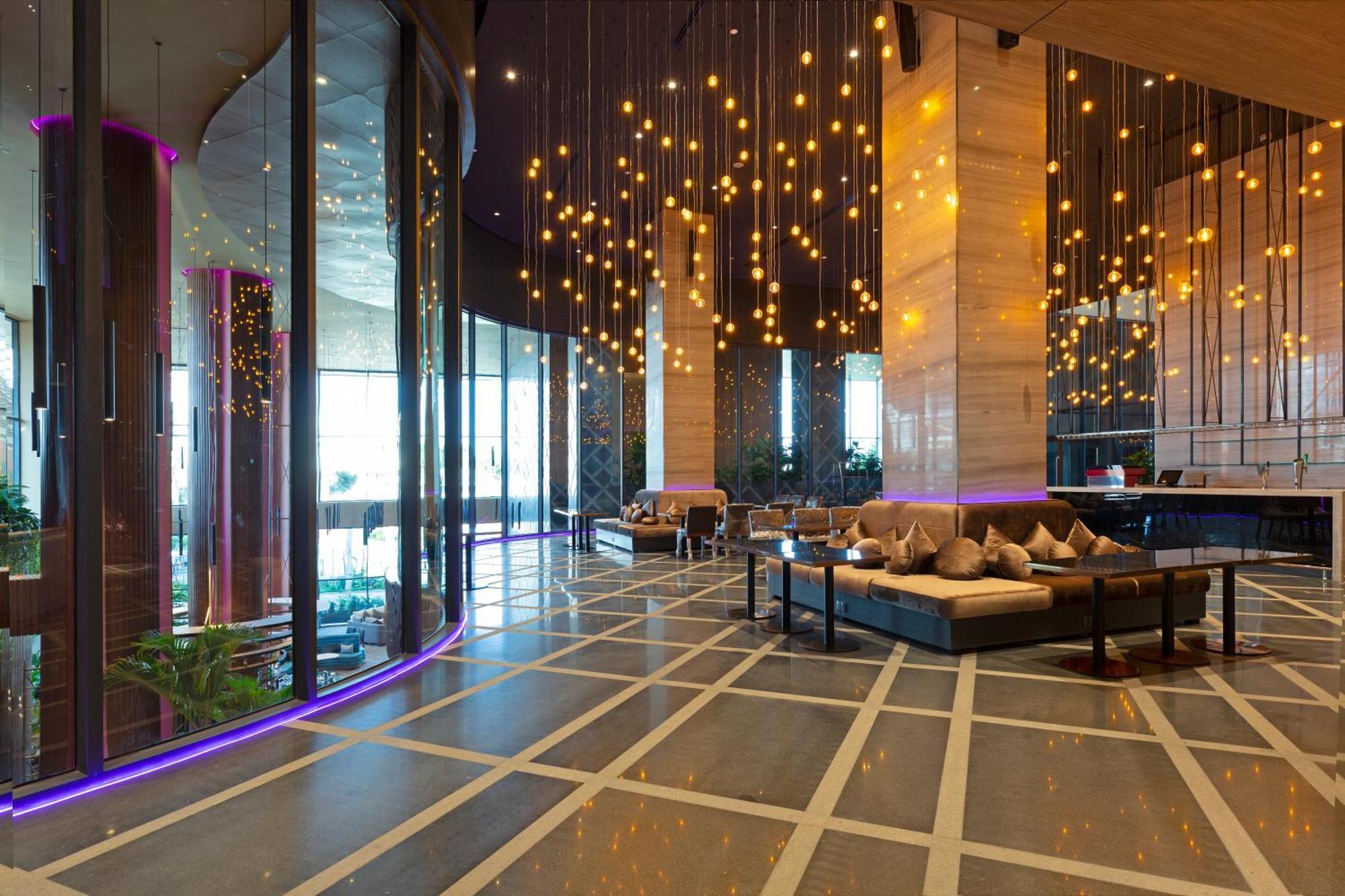 Sun & Moon, Riverside Hotel Phnom Penh Extérieur photo