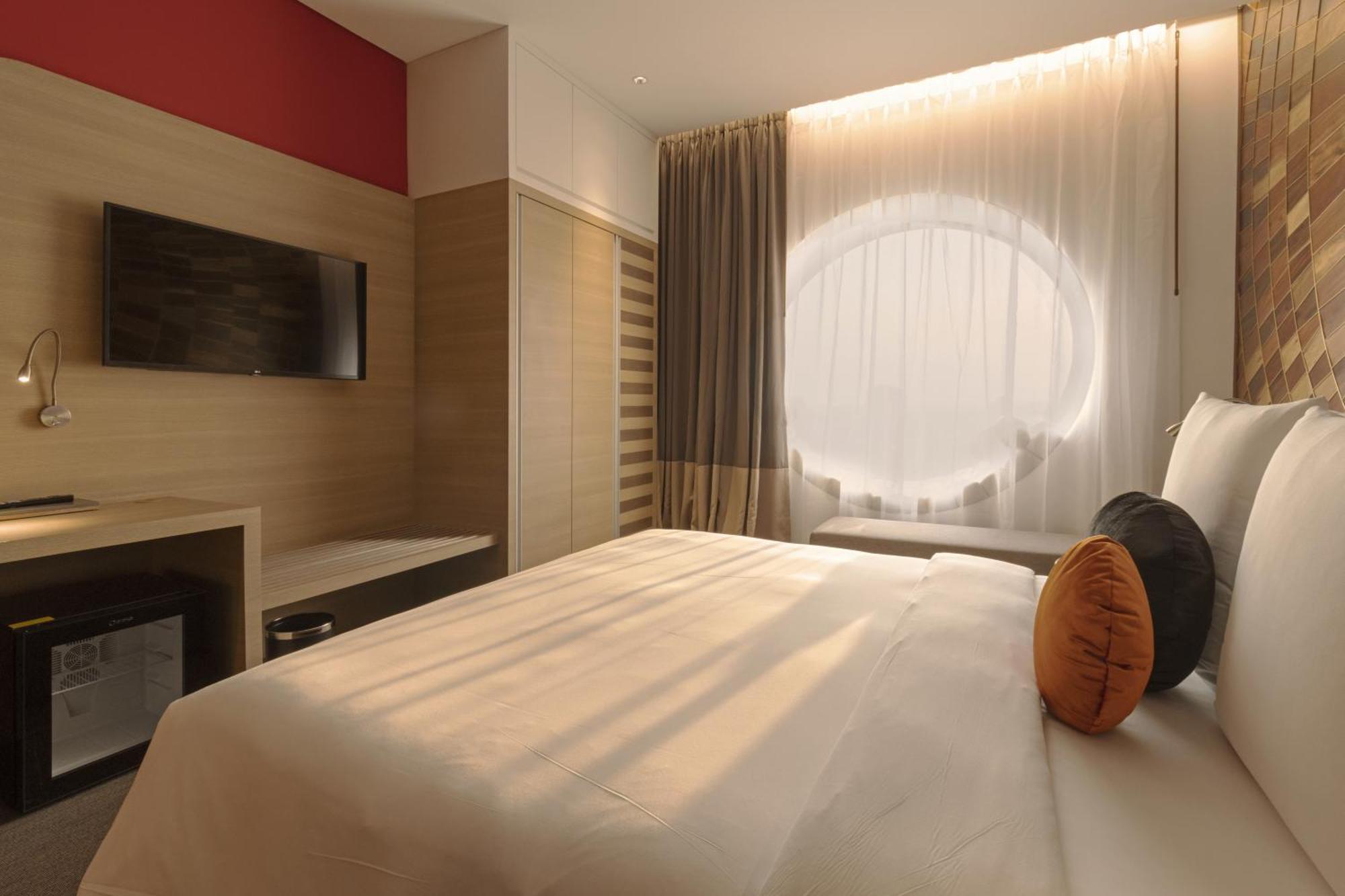 Sun & Moon, Riverside Hotel Phnom Penh Extérieur photo
