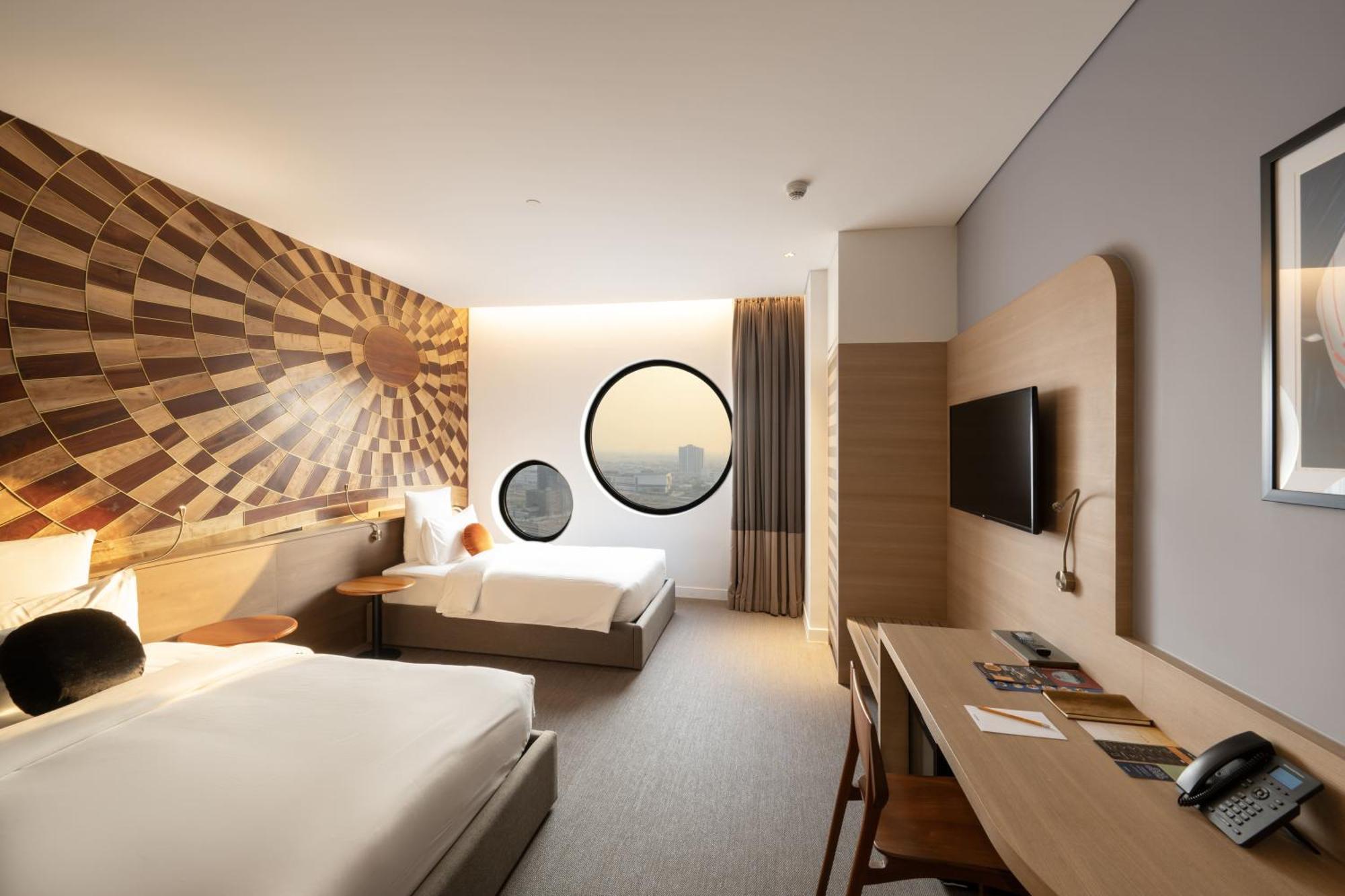 Sun & Moon, Riverside Hotel Phnom Penh Extérieur photo