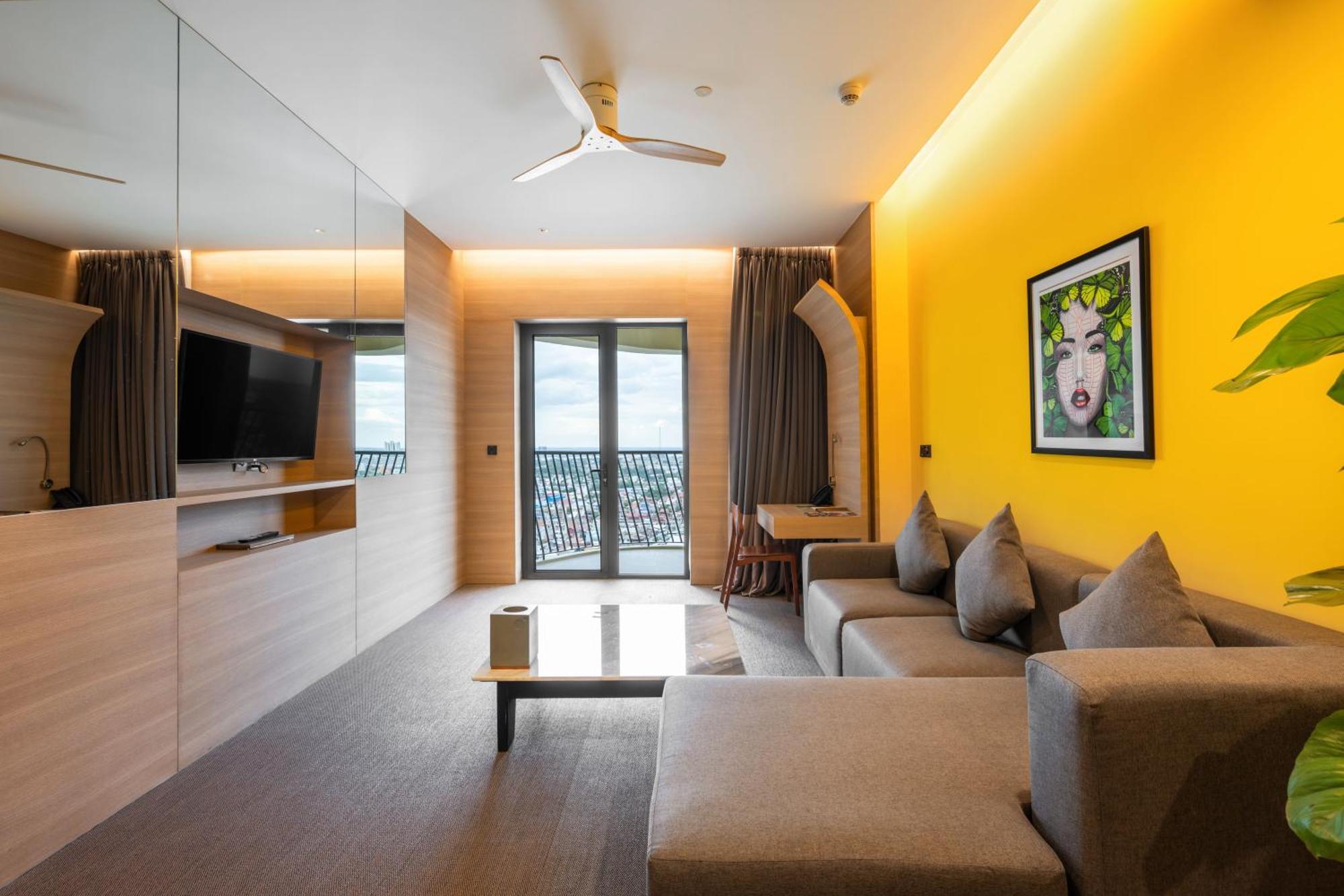 Sun & Moon, Riverside Hotel Phnom Penh Extérieur photo