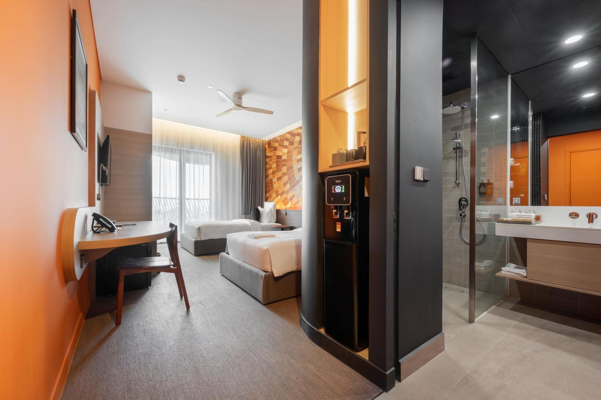 Sun & Moon, Riverside Hotel Phnom Penh Extérieur photo